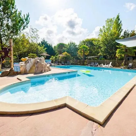 Campeggio ZEcamping 4 étoiles à 5km de la plage piscine chauffée toboggans dog friendly *