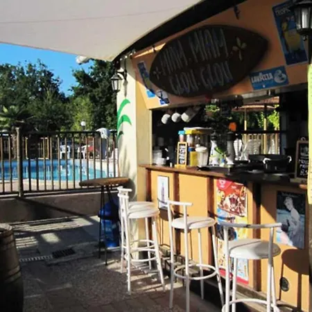 Zecamping 4 A 5Km De La Plage Piscine Chauffee Toboggans Dog Friendly Campingplads Grayan-et-l'Hopital