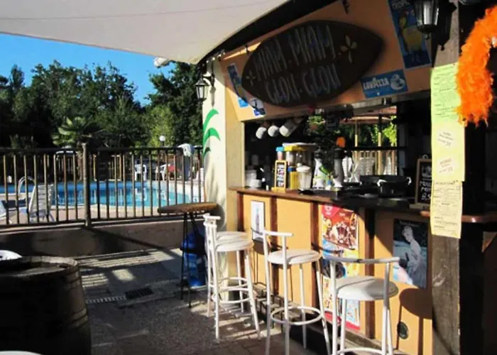 Zecamping 4 A 5km De La Piscine Chauffee Toboggans Dog Friendly אתר קמפינג Grayan-et-l'Hopital